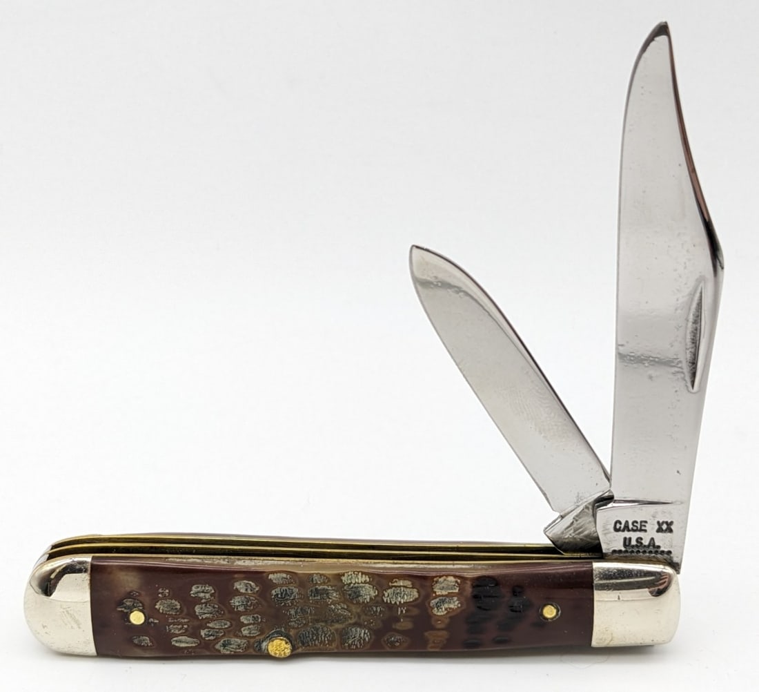 1970 Case XX Jig Delrin Jack Knife 6214 1/2: Knife is in nice cleaned condition with traces of pitting on the polished blades, light scuffs on the polished bolsters, and nice handle scales. Overall measures 3-3/8in when closed.