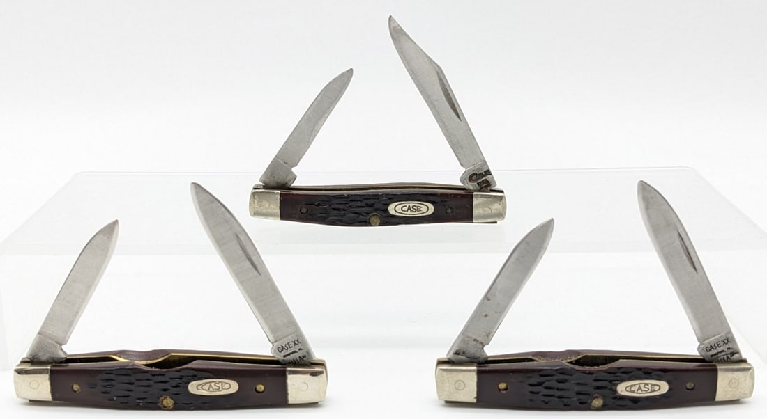 (3) 1990-94 Case XX Jig Delrin Pen Knives 62042 6233: Knives are in fair aged condition with some wear on some of the blades from use, and tarnishing and scuffs on the bolsters from handling. Overall measures 3in when closed.
