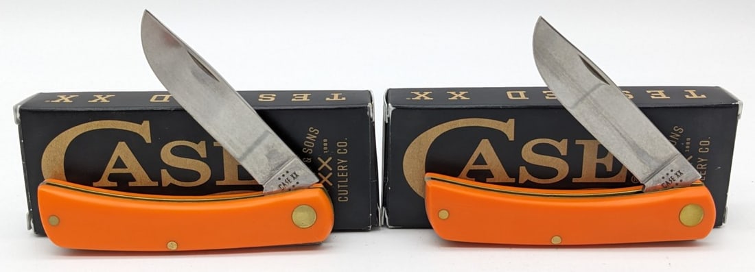 (2) 2024 Case XX Synthetic Orange Sod Buster Jr's w/ Boxes 4137: Knives are in very nice condition with minimal wear from handling. Overall measures 3-5/8in when closed.