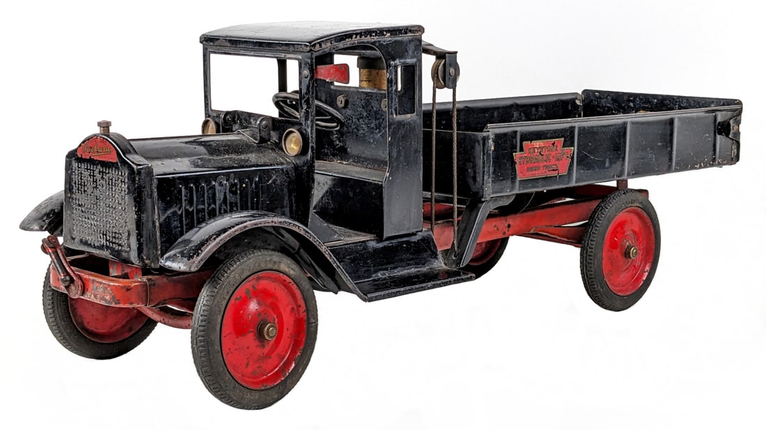 Keystone Packard Hydraulic Lift Dump Truck (1 of 11)