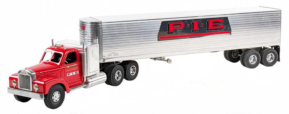 ERTL 1/25 マック　DM 600 1972 MPC Mack DM 600 Tractor Semi Truck 1/25 Plastic Model