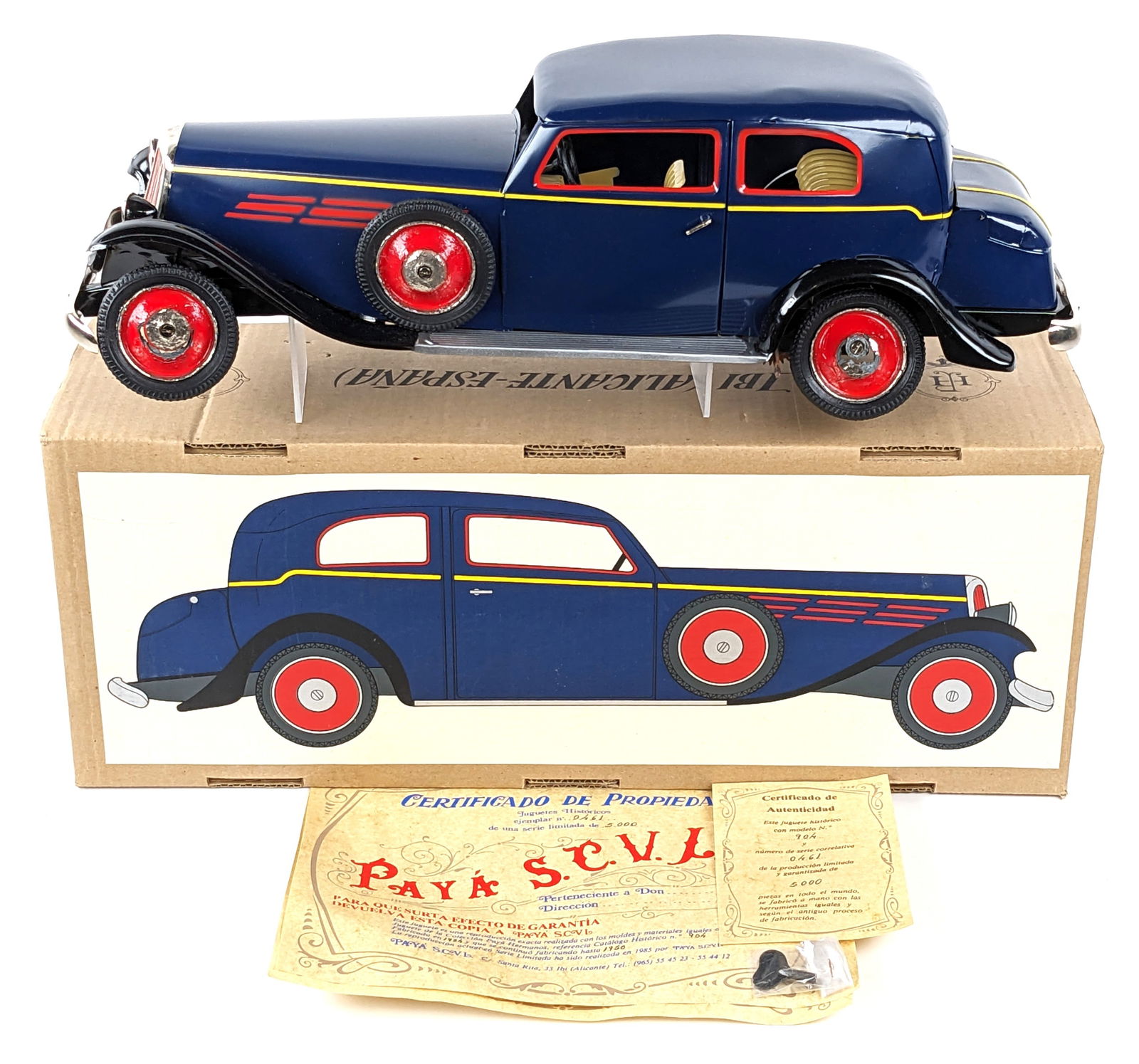 Contemporary Paya 1935 Gran Turismo Tin Auto Sedan (1 of 14)