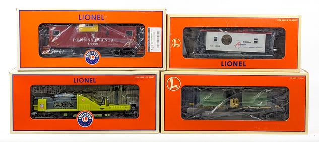 (4) Lionel Alien & Caboose Cars