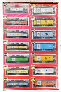 Life-Like HO Scale 1776 Commemorative State Train Cars: Life-Like HO Scale 1776 commemorative train cars. Includes 14 cars in the original packaging. The plastic has torn and shows wear from storage.
