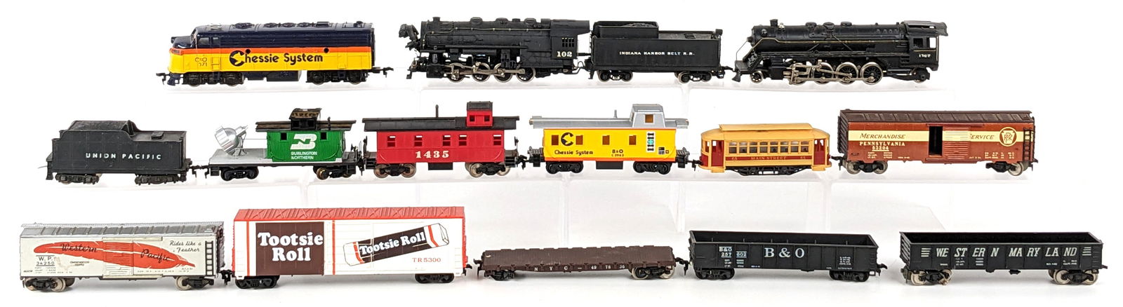 HO Scale Train Engines & Train Cars (1 of 12)