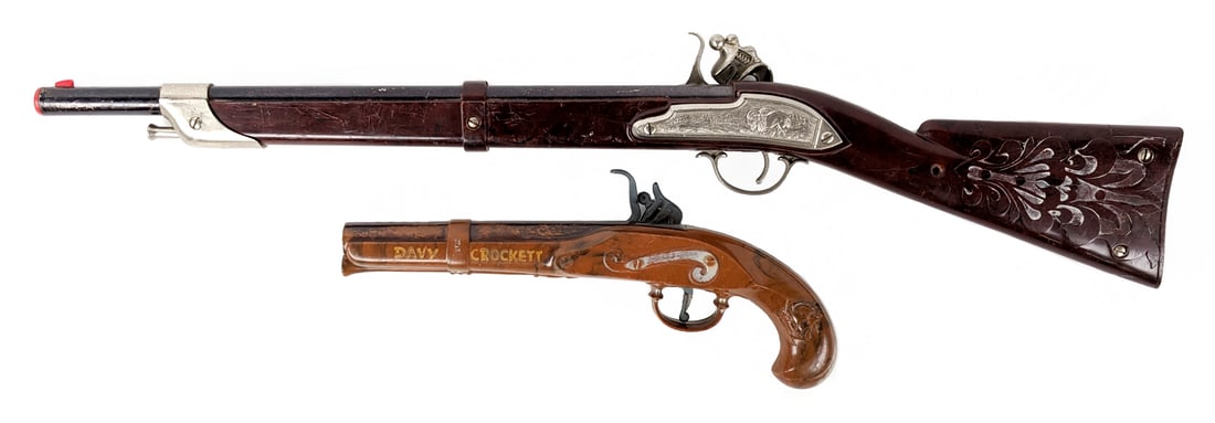 Hubley Davy Crockett Buffalo Rifle and Flintlock: Hubley Davy Crockett Buffalo Rifle and Flintlock pistol. The rifle is missing one of the screws on the stock and has scratches and scuffs to the plastic. The flintlock has some corrosion on the hammer