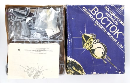 Vintage 1/30 Ogonek Soyuz Boctok Vostok Soviet Space Capsule Model Kit
