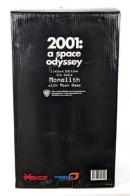 1/6 Executive Replicas 2001: A Space Odyssey Monolith with Moon Base - NIB