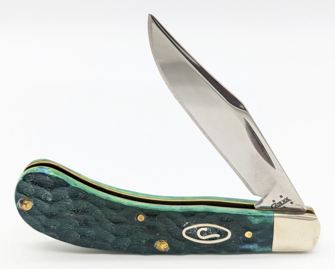 2005 Case XX Circle C Kentucky Bluegrass Bone Small Saddlehorn TB61110: Knife is in very nice condition with minimal wear from handling. Overall measures 3-1/2in when closed.