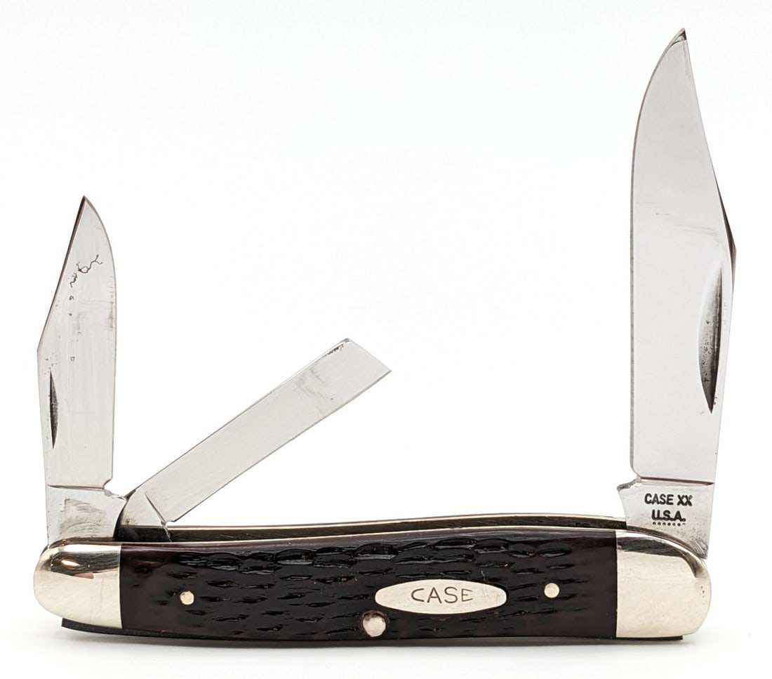 1974 Case XX Jigged Delrin Whittler 6380: Knife is in very nice condition with minimal wear on the blades, light scuffs on the polished bolsters, and nice handle scales. Overall measures 3-7/8in when closed.