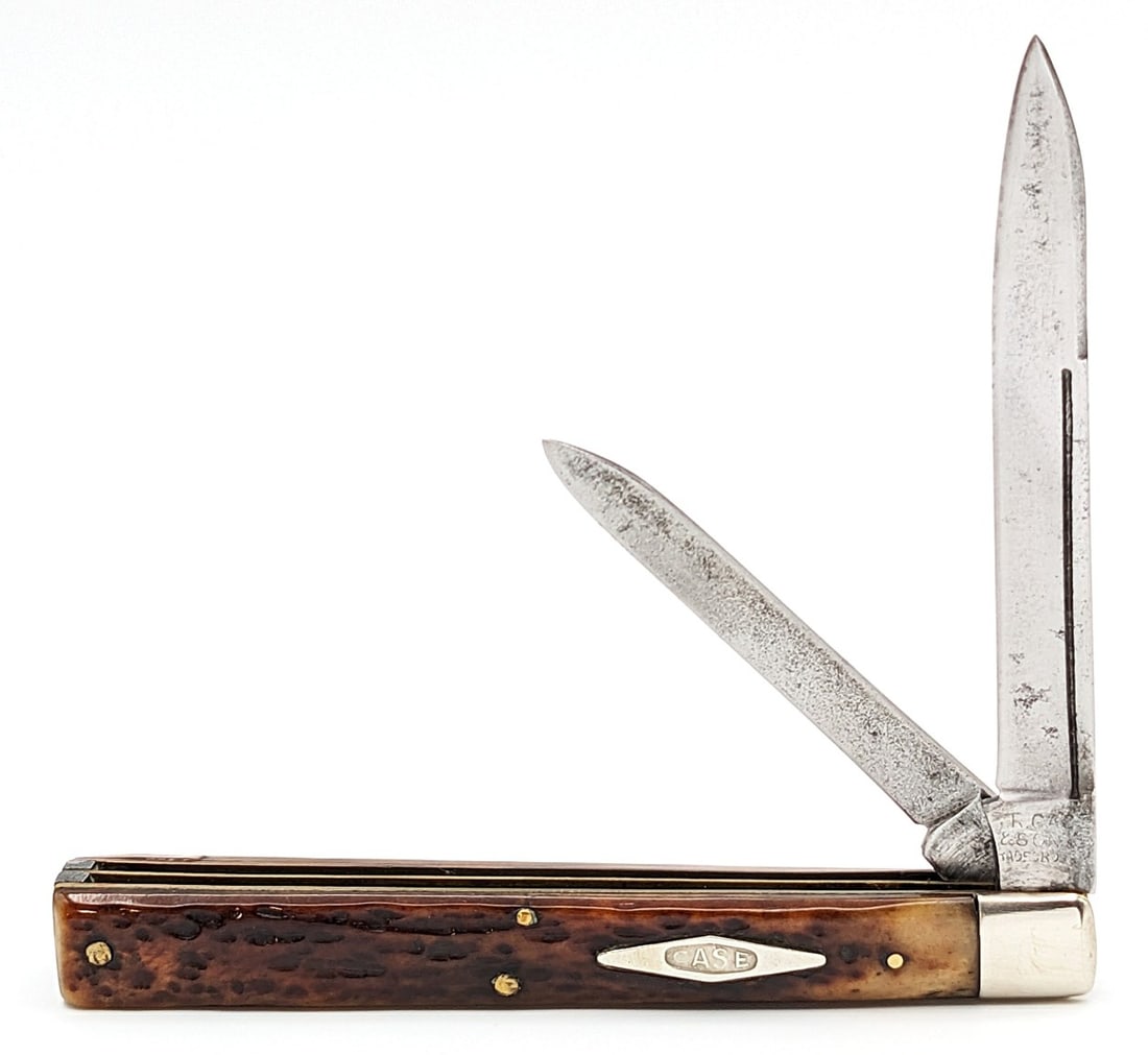 1905-14 W.R. Case & Sons Jigged Bone Doctor's Knife: Knife is in good cleaned condition with light pitting and scratches on the polished blades, scuffs on the polished bolsters, good handle scales with a repaired oringinal chip on the back handle scale,