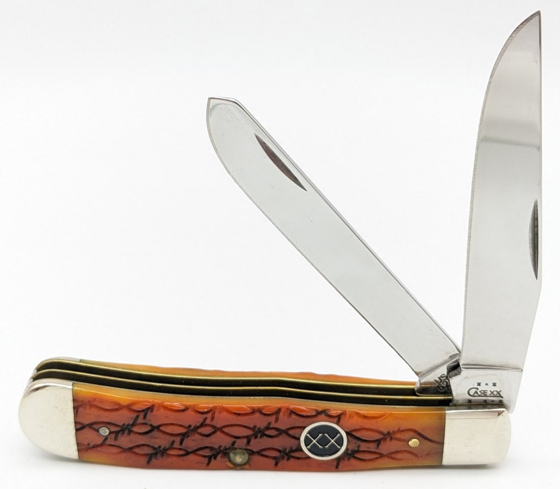 2003 Case XX Barbed Wire Orange Bone Trapper 6254: Knife is in very nice condition with light tarnish on the bolsters from handling. Overall measures 4-1/8in when closed.