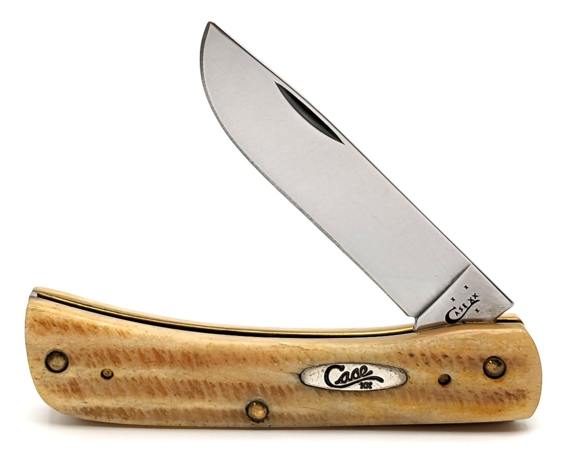 2016 Case XX Bone Stag Sod Buster Jr. 6.5137: Knife is in very nice condition with light wear from handling. Overall measures 3-5/8in when closed.