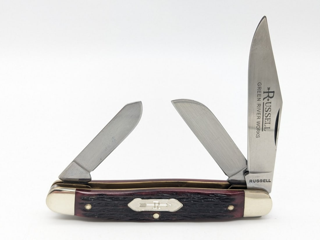 Russell Green River Works Corn Cob Jig Bone Stockman: Knife is in very nice condition with minimal wear from handling. Overall measures 4in when closed.