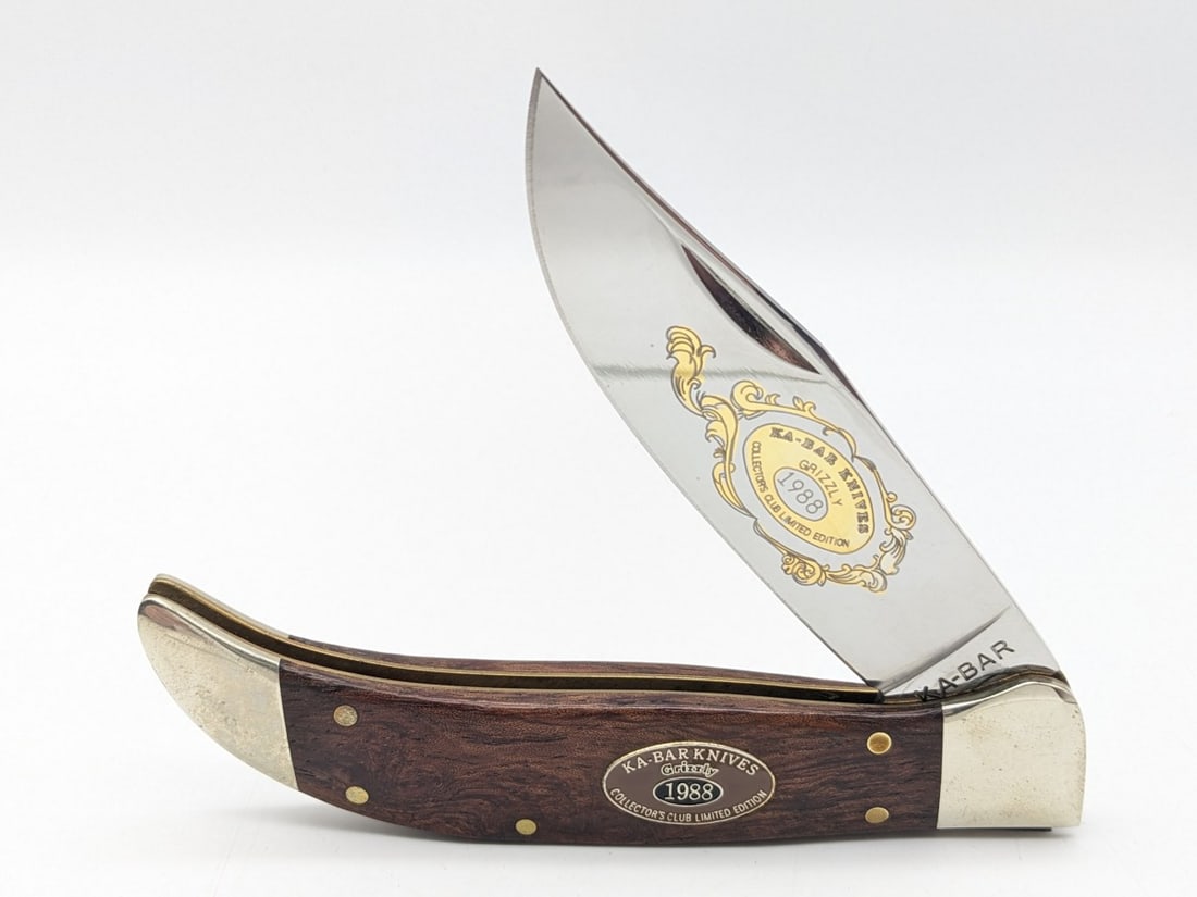 Ltd 1988 Ka-Bar Collectlor's Club Smooth Wood Grizzly: Knife is numbered 5980 and is in very nice condition with light scuffs and tarnish on the bolsters from handling. Overall measures 5-3/8in when closed.