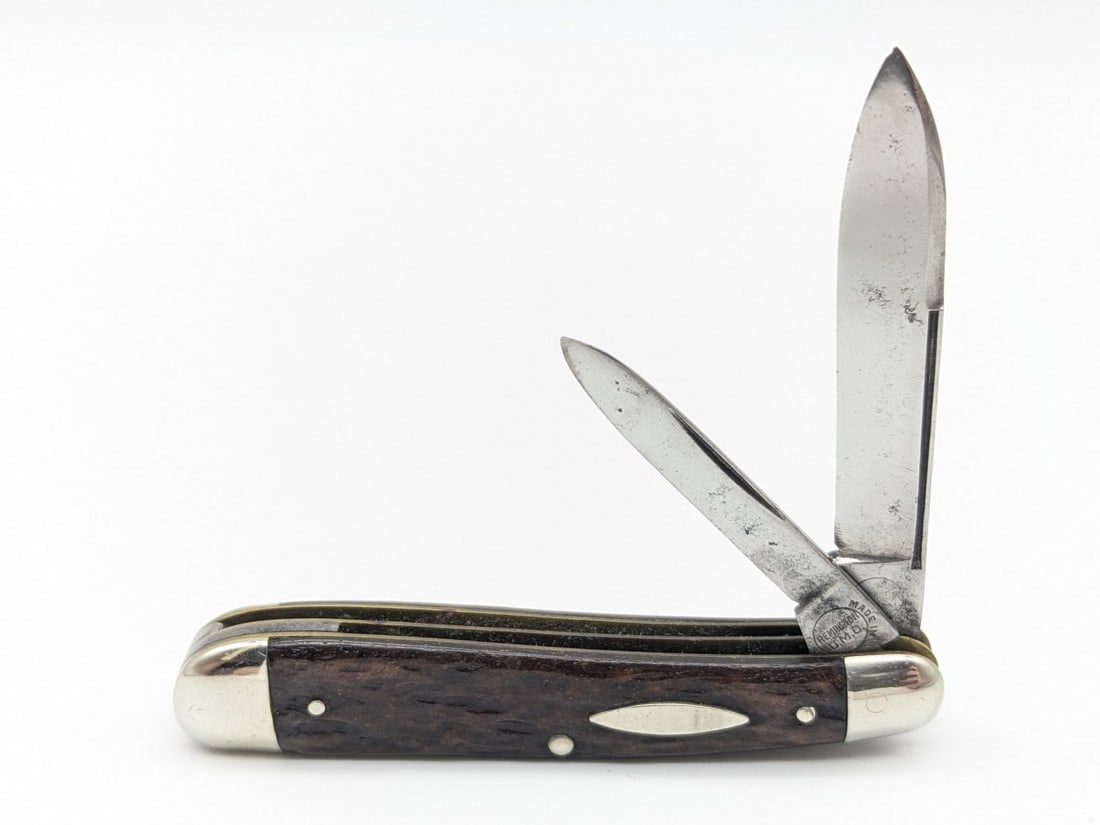 Vtg Remington Jig Bone Peanut Knife R673: Knife is in fair aged condition with scratches and pitting on the blades, scuffs and dings on the polished bolsters, and nice handle scales. Overall measures 3in when closed.