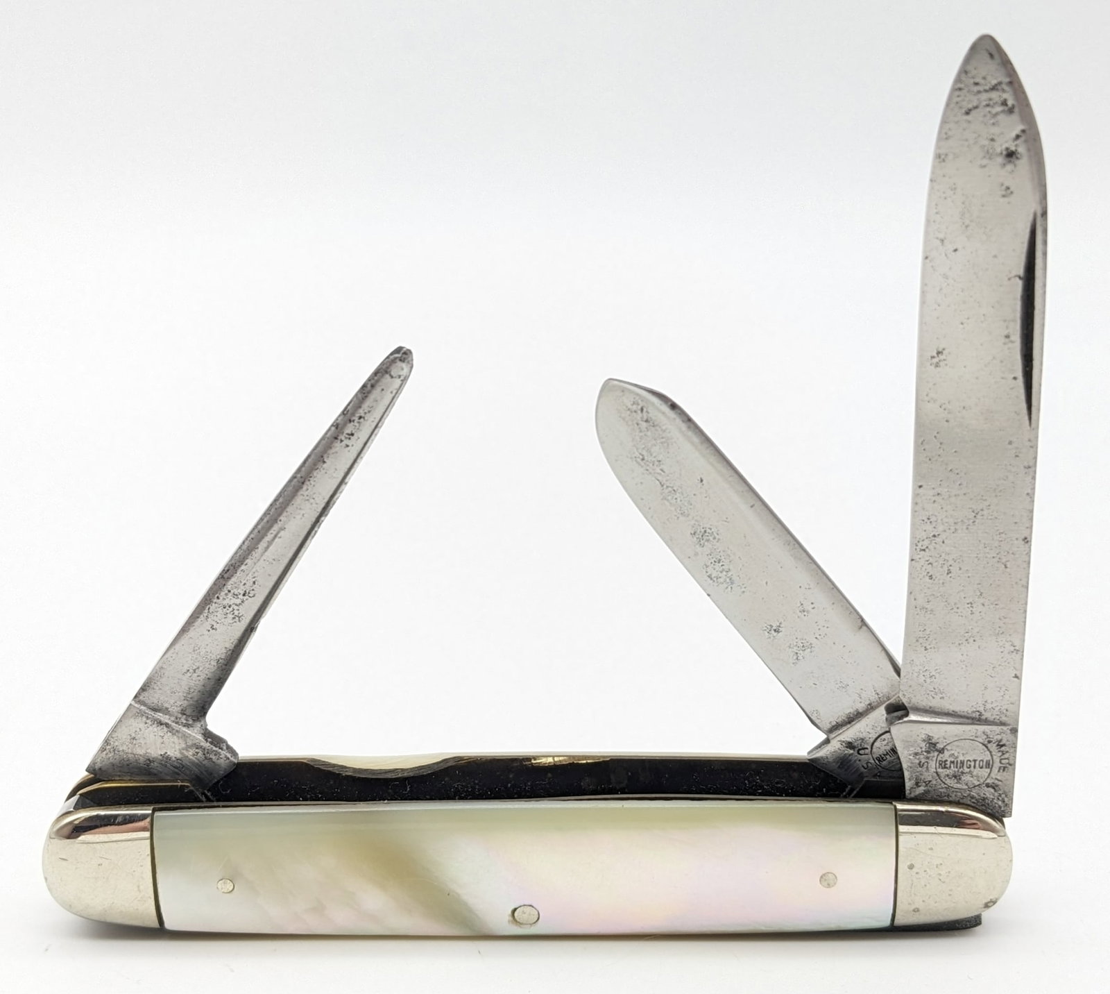 Vtg Remington Mother of Pearl Jack Knife: Knife is in fair aged condition with pitting and material loss on the blades, scuffs on the bolsters, and nice handle scales. Overall measures 3-1/4in when closed.