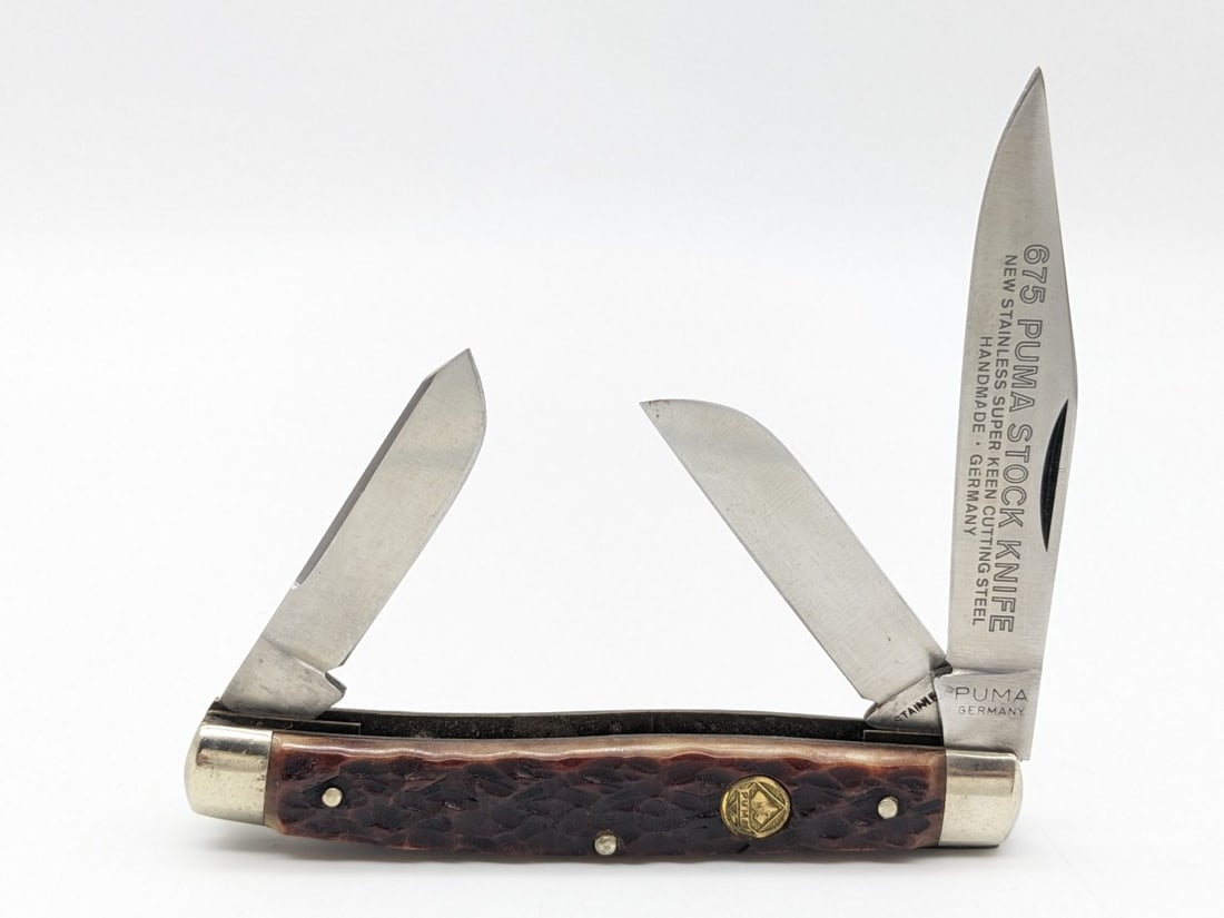 Puma Jig Bone Stock Knife 675: Knife is in nice condition with some scuffs and dings on the bolsters, and carbon spotting on the leaf springs. Overall measures 4in when closed.