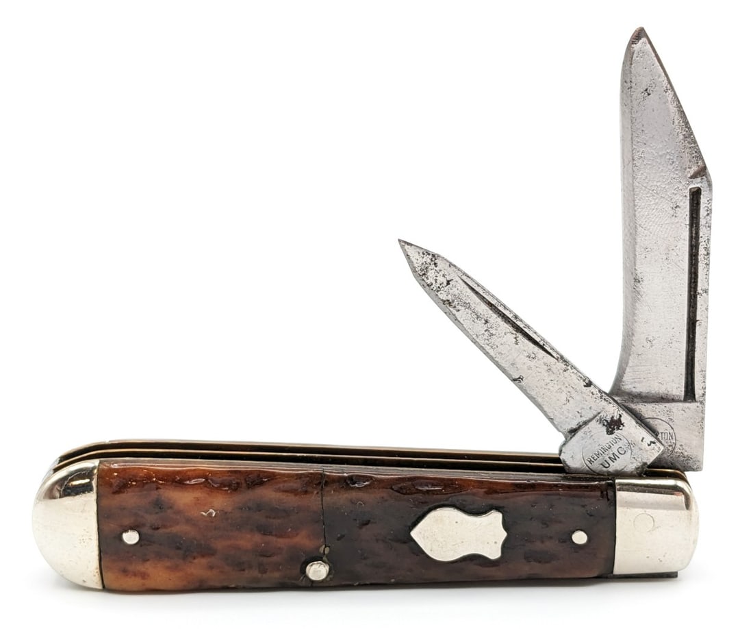 Antique Remington Jigged Bone Jack Knife R153: Knife is in aged condition with heavy material loss and scratches on the main blade, scuffs and some dings on the polished bolsters, and a large crack down the center of the front handle scale. Overal