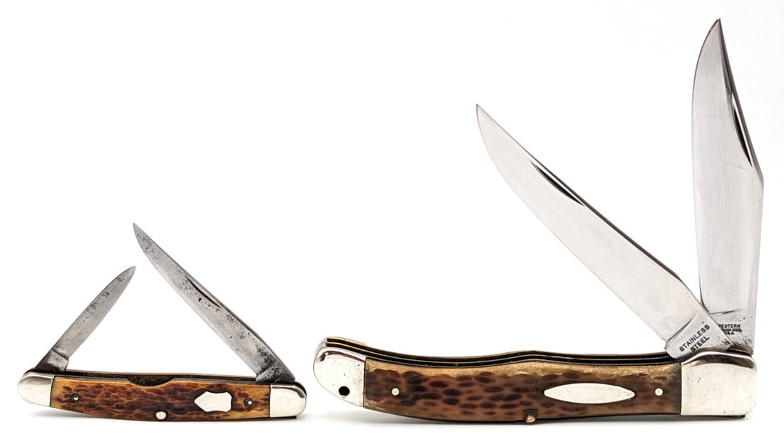 Vtg Western Delrin Folding Hunter 062 & Jigged Bone Texas Jack Knife 652: Knives are in fair condition with scratches and some pitting on the blades, scuffs and dings on the bolsters, and some heavy wear on the folding hunter handle scales. Largest overall measures 5-1/8in