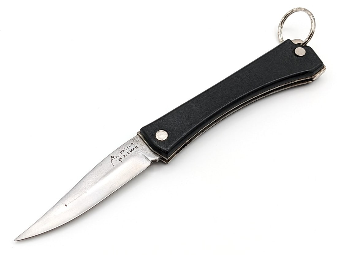 Pastor Aleman Pull Release Switchblade Knife (1 of 7)