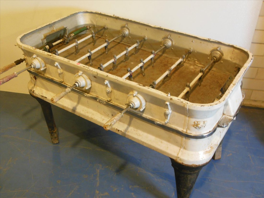 American Vintage Metal Foosball Ball Table: American Vintage Metal Foosball Ball Table