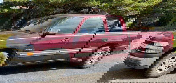 1999 Chevrolet Silverado 1500 LS Pickup Truck