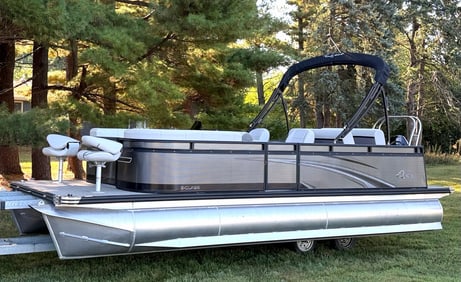 *NEW* 2024 APEX Marine 22ft Quest E 820/22 Splash Pad-LT Pontoon with SUZUKI 115hp Outboard Motor