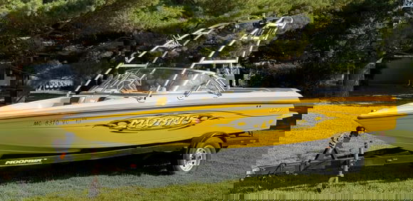 2005 MOOMBA Mobius 20ft Open Bowrider with Trailer