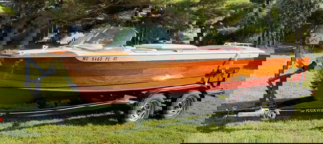 1961 Wooden Mahogany 19ft Century Resorter Boat with Four Winns Trailer