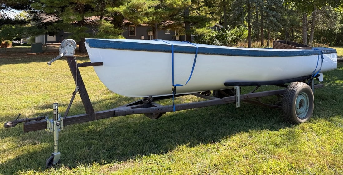 W.H. Mullins Co Wooden Utility Pleasure Boat with Trailer: W.H. Mullins Co Wooden Utility Pleasure Boat with Trailer.? We believe this vintage pleasure boat is made by the W. H. Mullins Co. ? The Mullins Co. was once the world's largest manufacturer of steel 