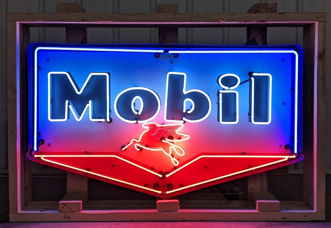 Custom Mobil Gas Neon Sign (1 of 6)