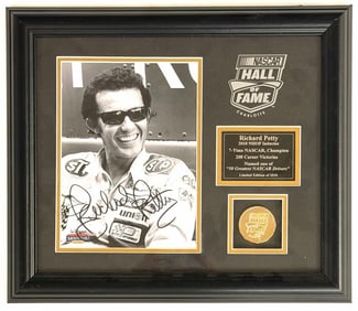 Autographed Richard Petty NASCAR Hall Of Fame Mounted Memories 10k Gold Plated Coin Framed Commemora