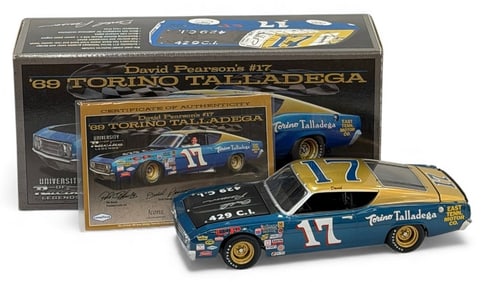 Holman Moody 1:24 Scale Autographed David Pearson #17 1969 Torino Talladega In Box