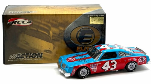 Action 1:24 Elite Collectable Autographed Richard Petty 1979 Winston Cup Championship 153/480