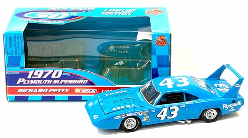 Racing Champions 1:24 Autographed Richard Petty 1970 Plymouth Superbird Limited Edition With Box