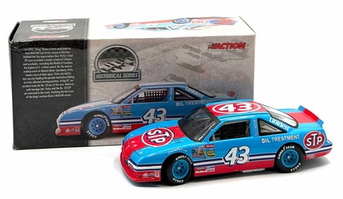 Action 1:24 Autographed Richard Petty 1992 Grand Prix Club Car 234/300 With Box