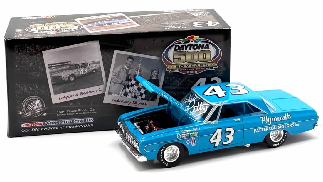 Action 1:24 Autographed Richard Petty 1964 Plymouth Belvedere 136/804 With Box: Action 1:24 Autographed Richard Petty 1964 Plymouth Belvedere 136/804 With Box, No COA. Car and Box Are Both In Good Condition, Box Corners Are Showing Some Wear From Storage And Display.