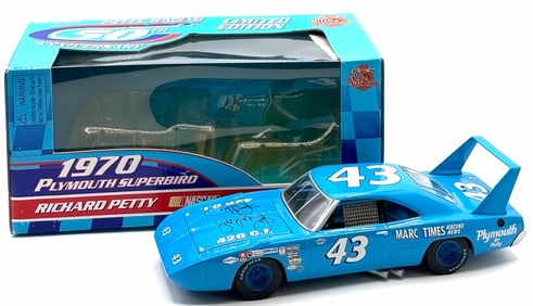 Racing Champions 1:24 Autographed Richard Petty 1970 Plymouth Superbird Limited Edition 61/1002 With