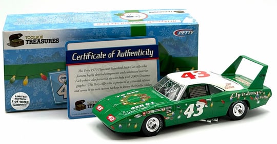 Racing Champions 1:24 Autographed Richard Petty 2009 Christmas Edition 172/1002 In Box