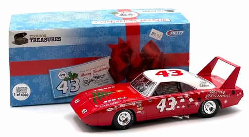 Racing Champions 1:24 Autographed Richard Petty 2008 Christmas Edition 1033/1080 With Box