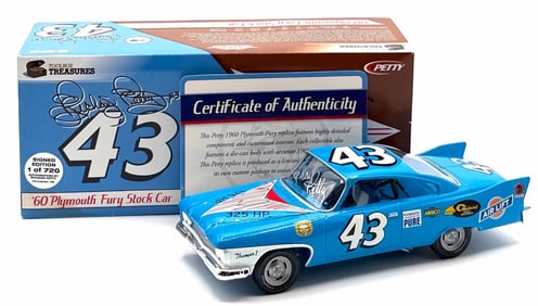 Toolbox Treasures 1:24 Autographed Richard Petty 1960 Plymouth Fury 639/720 In Box With COA