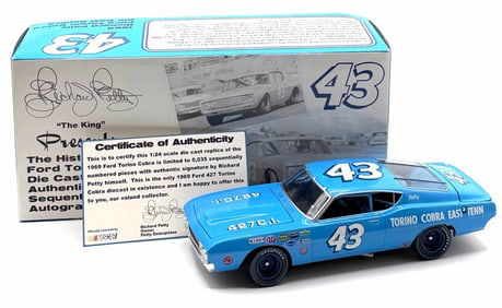 Team Caliber 1:24 Autographed Richard Petty #43 1969 Ford Torino Cobra In Box, 2641/5035