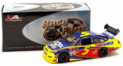 Motorsports Authentics 1:24 Autographed Mark Martin #5 Kellogg's Pop Tarts 2009 Impala SS In Box, 1/