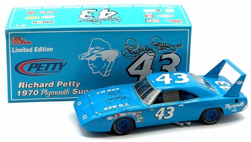 Racing Champions 1:24 Autographed Richard Petty #43 1970 Plymouth Superbird In Box, 61/1002