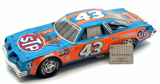 Franklin Mint Precision Models 1:24 Autographed Richard Petty #43 STP Race Car