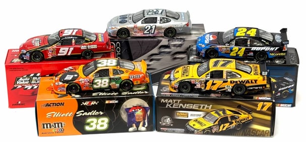 (5) 1:24 Autographed Trevor Bayne, Matt Kenseth, Elliott Sadler, Jeff Gordon, Bill Elliott Collectab
