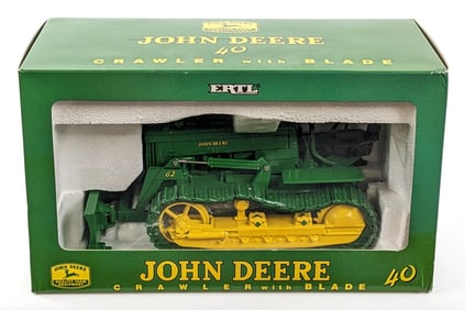 1/16 Ertl John Deere 40 Crawler w/ Blade Plow City Farm Show