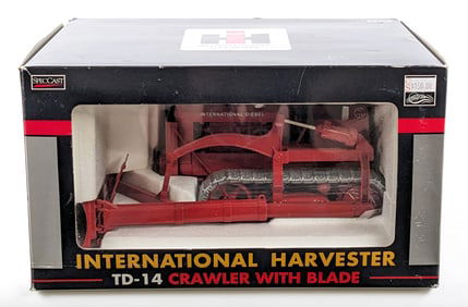 1/16 SpecCast International Harvester TD-14 Crawler w/ Blade
