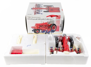 1/16 Ertl Farmall 400 Tractor w/ Cultivator & Umbrella 50th Anniversary